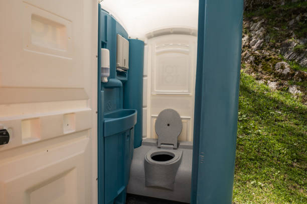 Best Porta potty delivery and setup  in Chesapeake, WV